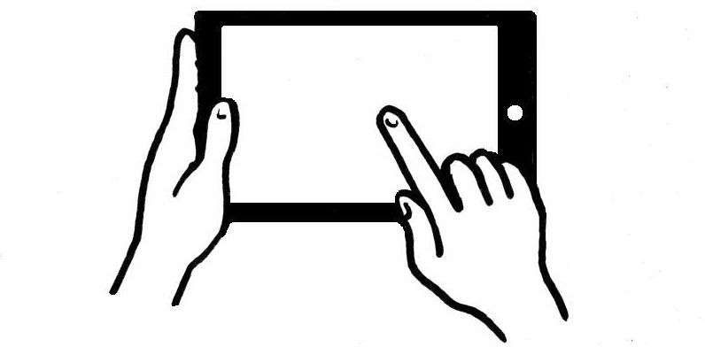 Ein Tablet wird in beiden Händen gehalten
